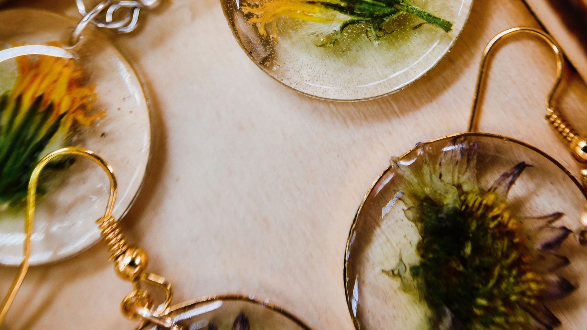 Clear Resin & Dried Flower Bamboo Coaster